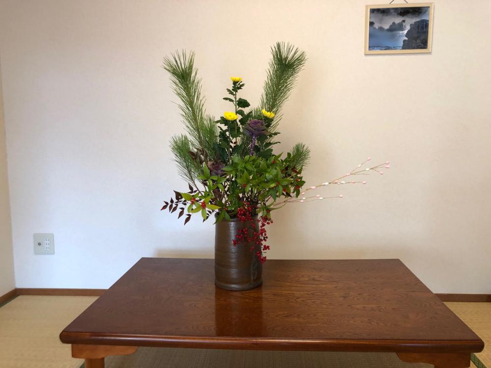 【ココファン新屋敷】お正月を迎えるにあたり、お花を生けました