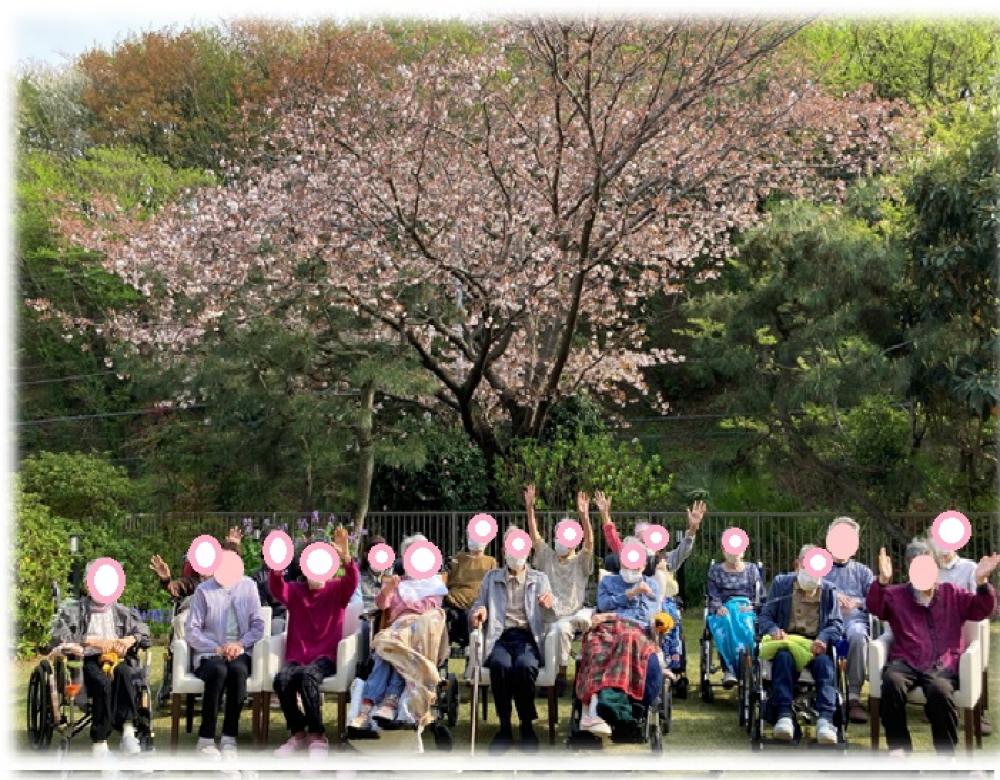 【メゾン大庭】今年も中庭の桜の下でパチリ